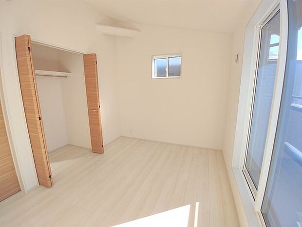 たっぷり収納で、お部屋の中はいつもキレイに片付きそうですね。 