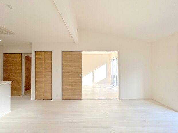 ご家族みんながゆったりくつろげる広々リビング。