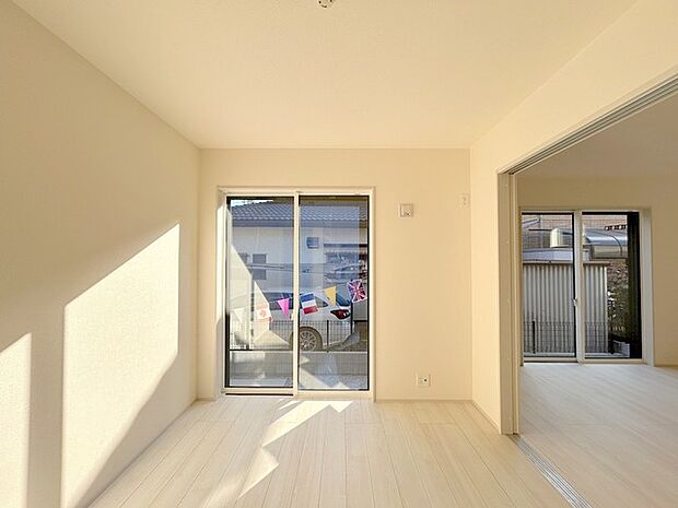 太陽の恵みを感じる、温もりと明るさにあふれたお部屋。