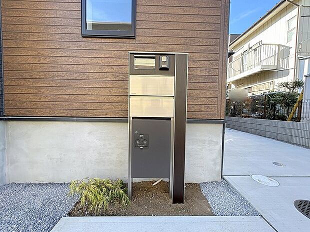 表札・郵便ポスト・宅配ボックス・インターフォン一体化でスマート