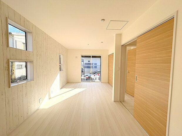 将来的には間仕切りして2部屋に変更可能な洋間。成長に合わせた間取り変更が可能なタイプ。