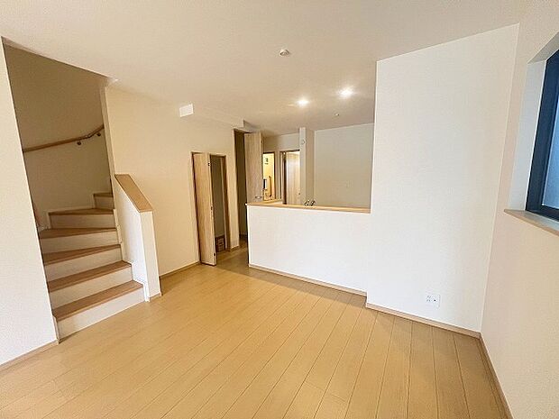 リビングに自然と人が集まるリビングイン階段採用プラン。