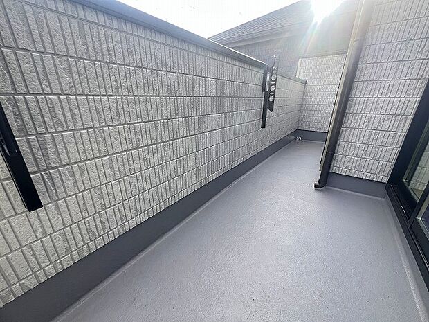 南向きバルコニーでお洗濯ものはいつもカラッと乾きます。