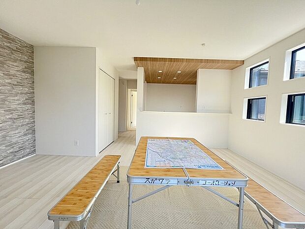 リビングは家具の配置も思いのまま。自由度が高い設計です。 