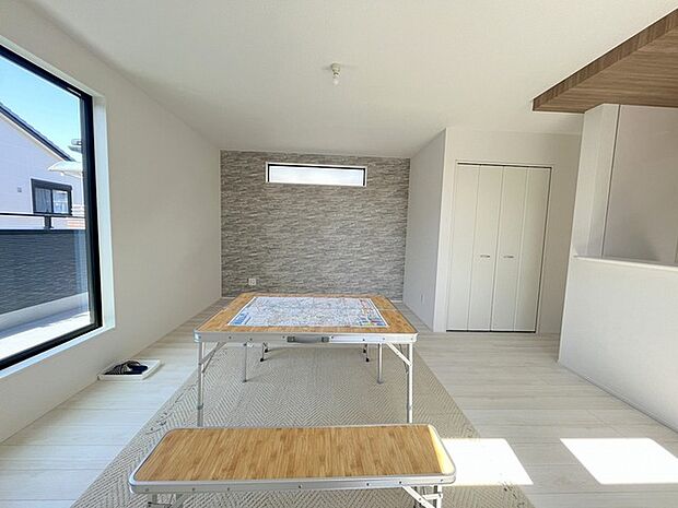 開放的なこの空間がお客様をお出迎えします。ＬＤＫは17帖。 