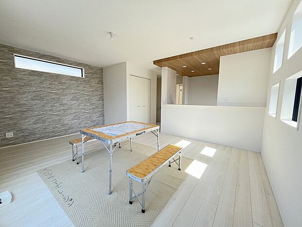 ご家族みんながゆったりくつろげる広々リビング。