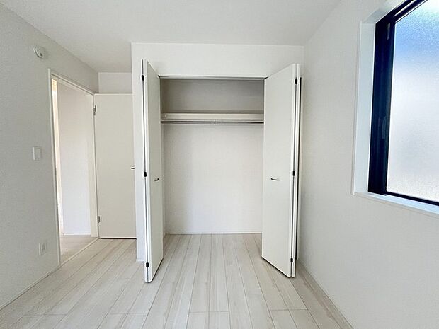 全居室収納スペース付きの物件です。 