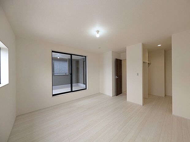 広々バルコニーから、たっぷり太陽の恵みが得られます。