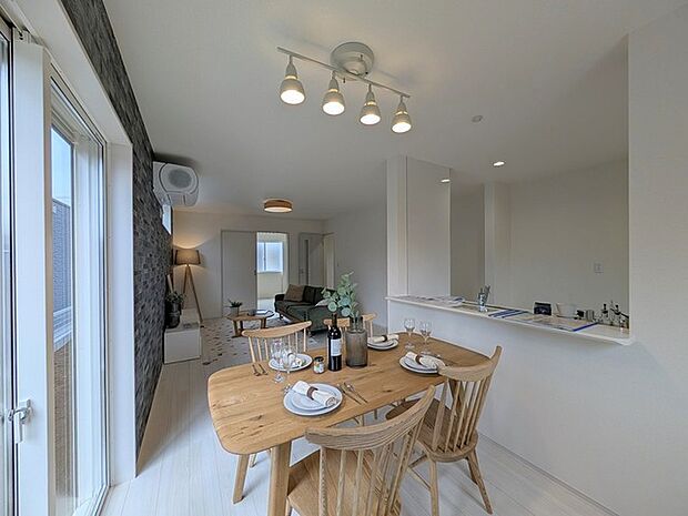 解放感あふれるリビングは、自然に光と風に恵まれます。 