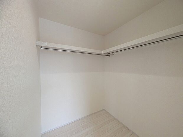 収納上手さんの御用達、大型ウォークインクローゼット。 