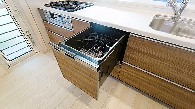 省エネ ・ 衛生的な食器洗乾燥機付。 