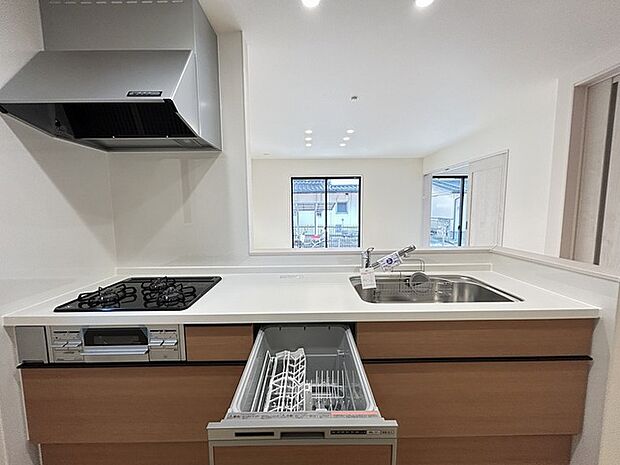 料理をしながらでも、ご家族との会話を楽しめる対面キッチン。