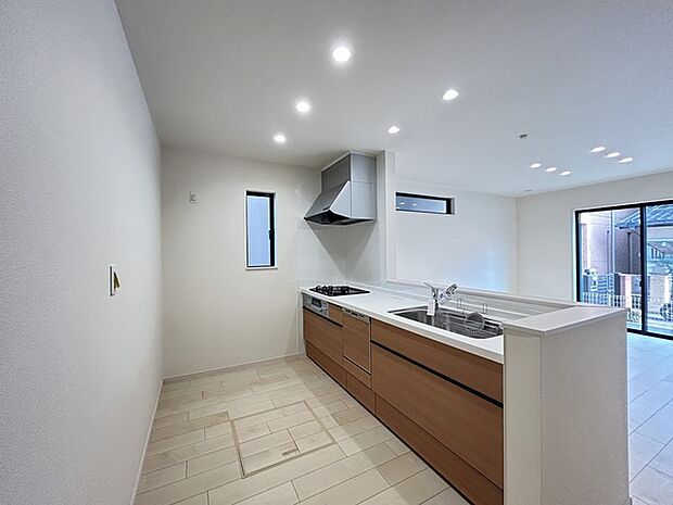 吊戸棚をなくした対面LDKはキッチンに立つ人の視界をワイドにしてくれます。