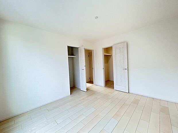 WICに面したお部屋、通常の洋室より使い勝手に優れます。