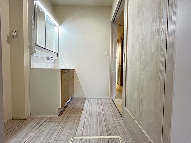 お風呂に入る前、心も体もふっと一息つける「静けさの入り口」。