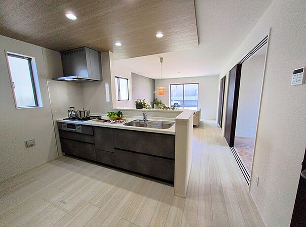 開放的なこの空間がお客様をお出迎えします。LDKは16帖。