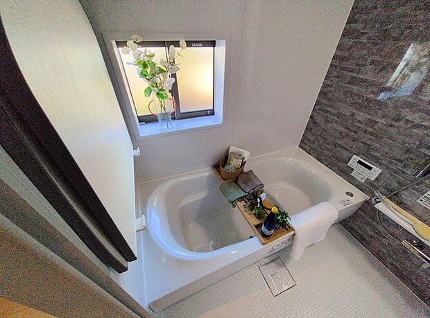 1坪広さを設けた浴室でゆったりバスタイム。
