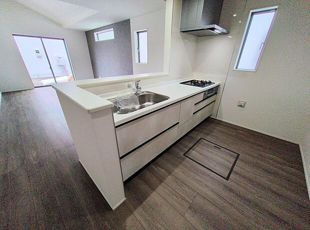 対面タイプなら、キッチン内にいながらご家族やお客様との会話が楽しめます。