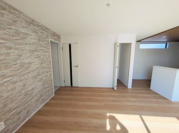 ご家族みんながゆったりくつろげる広々リビング。 