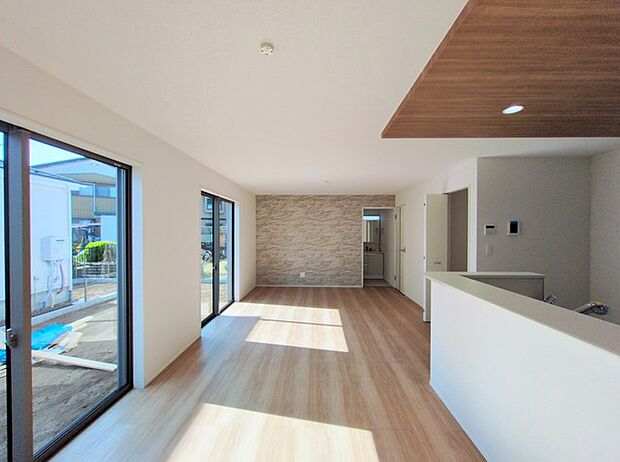 リビングは家具の配置も思いのまま。自由度が高い設計です。 