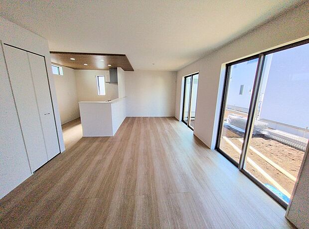 家族が自然に集りそうな広さが魅力のLDK。