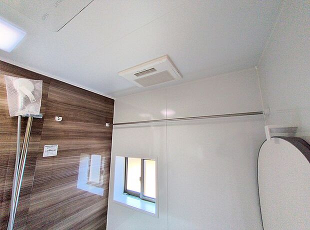 お洗濯ものもカラッと乾くのがうれしい、浴室乾燥機。換気機能も良好なので、その快適さにびっくりすると思います。 