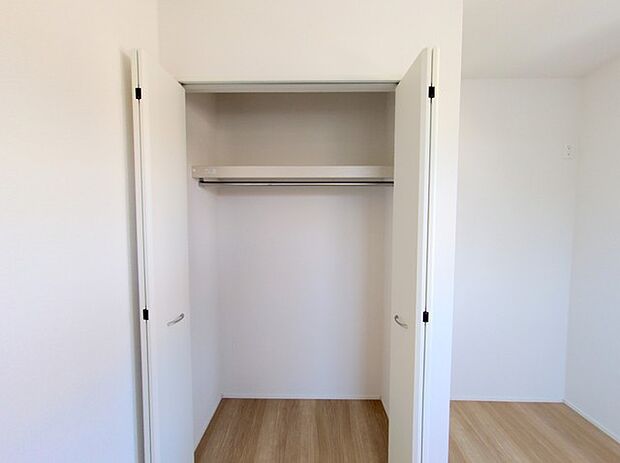 全居室収納スペース付きの物件です。 