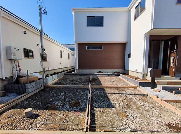 並列2台駐車可能な、ゆとりのカースペースがここに。