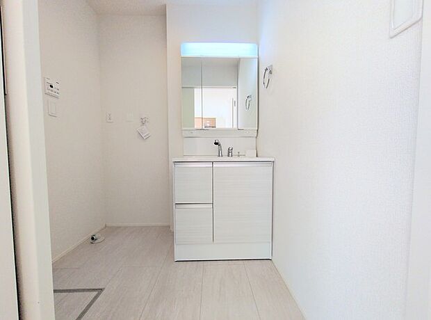 お風呂に入る前、心も体もふっと一息つける「静けさの入り口」。