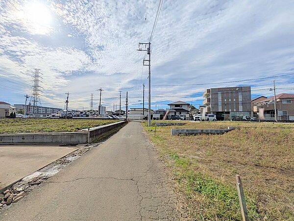 幅員こそやや狭くても、その分交通量が少なくて安心。