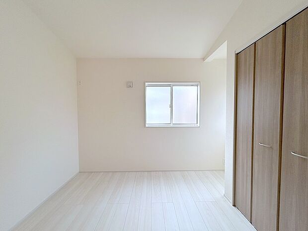 子供部屋には丁度良い洋室。サイズは5帖。