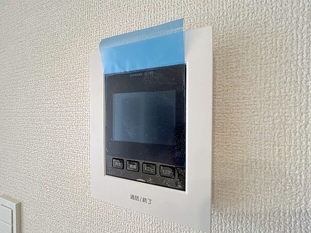 来客が一目で分かるカラーモニターインターフォン付き。