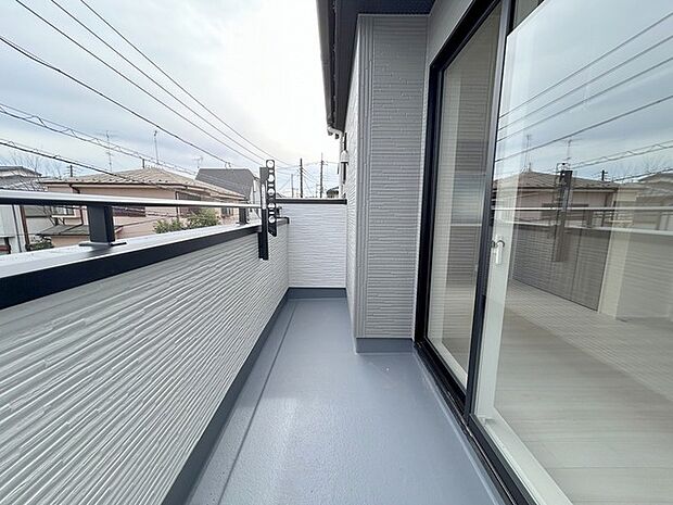 ゆとりの広さを確保したバルコニー。お布団を干すのも、この広さならラクラク。