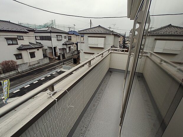 ゆとりの広さを確保したバルコニー。お布団を干すのも、この広さならラクラク。