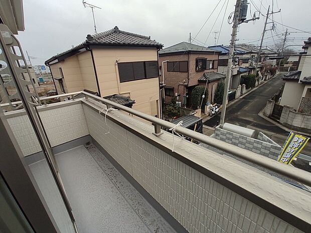 あたり一帯に住宅が広がる立地、住宅地ならではのロケーション。 