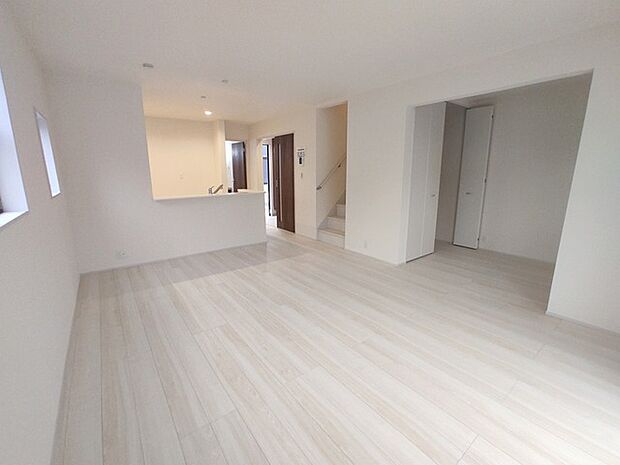 開放的なこの空間がお客様をお出迎えします。