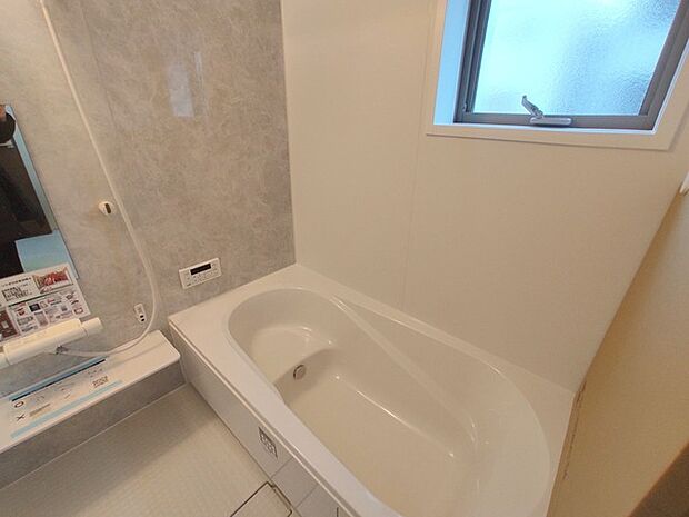 広々1坪タイプのゆったりユニット。ベンチバス仕様で、小さなお子様やお年寄りにも安心。防カビ・抗菌素材なのもうれしい。