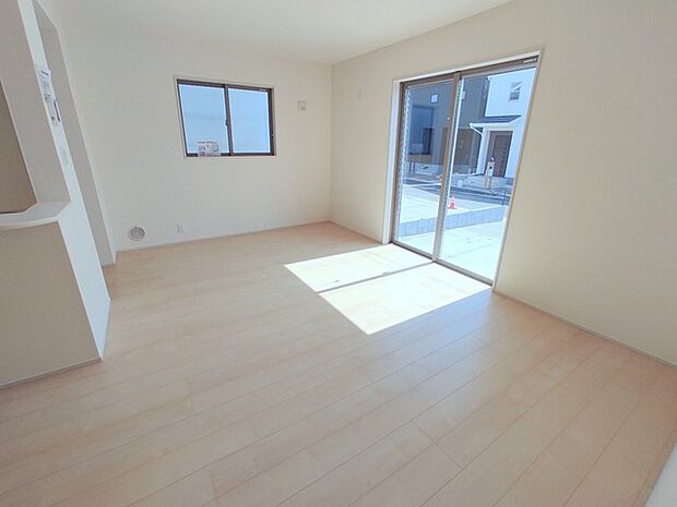 ご家族みんながゆったりくつろげる広々リビング。 