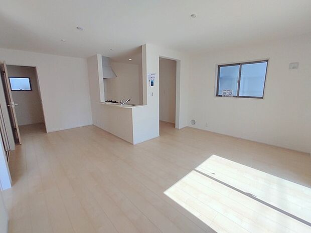 家族が自然に集りそうな広さが魅力のＬＤＫ。 