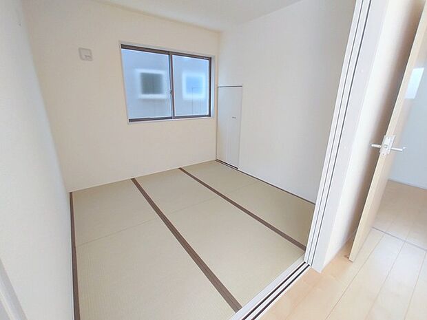 ＬＤＫ＋隣接和室、開放すれば計約20.75帖。おもてなしスペースにもどうぞ。 