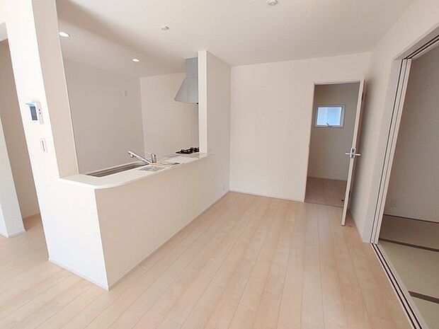 ご家族みんながゆったりくつろげる広々リビング。