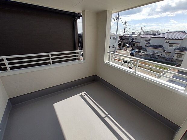 ゆとりの広さを確保したバルコニー。お布団を干すのも、この広さならラクラク。