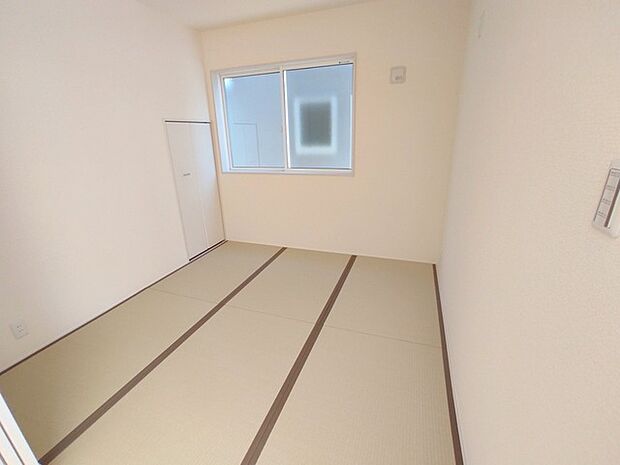 お子様にとっていいお昼寝空間になる和室は、ぜひリビングのお隣で。