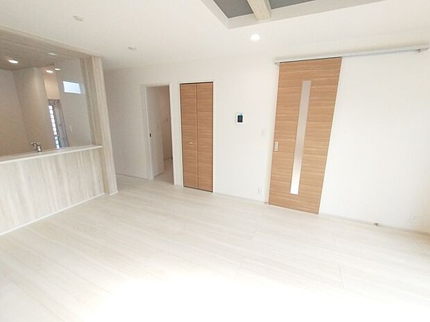 家族が自然に集りそうな広さが魅力のLDK。