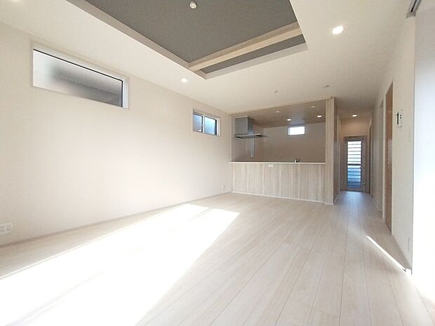 家族が自然に集りそうな広さが魅力のＬＤＫ。 