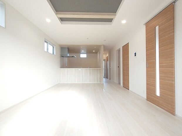 ご家族みんながゆったりくつろげる広々リビング。