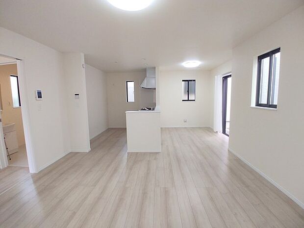 ご家族みんながゆったりくつろげる広々リビング。