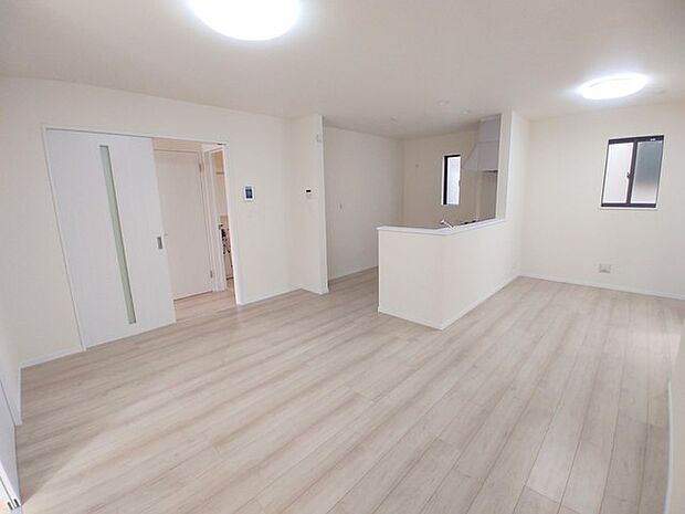 家族が自然に集りそうな広さが魅力のLDK。