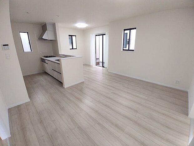 開放感と採光にこだわった、15.37帖のLDK。