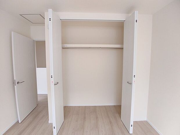 全居室収納スペース付きの物件です。 